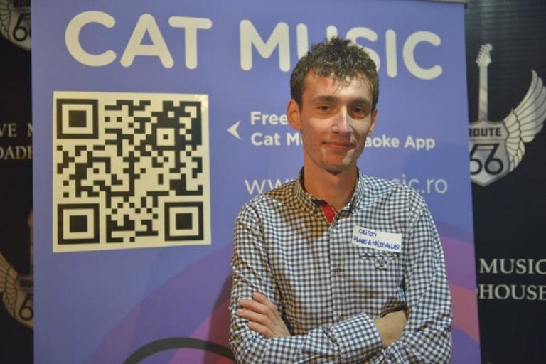Înalt, cu părul creţ şi fără ureche muzicală, ofer meditaţii la cântat 9 | Cristian Florea