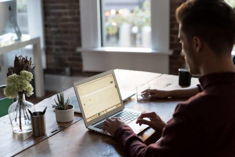 Elimina din Google articole despre tine - Photo by Bench Accounting