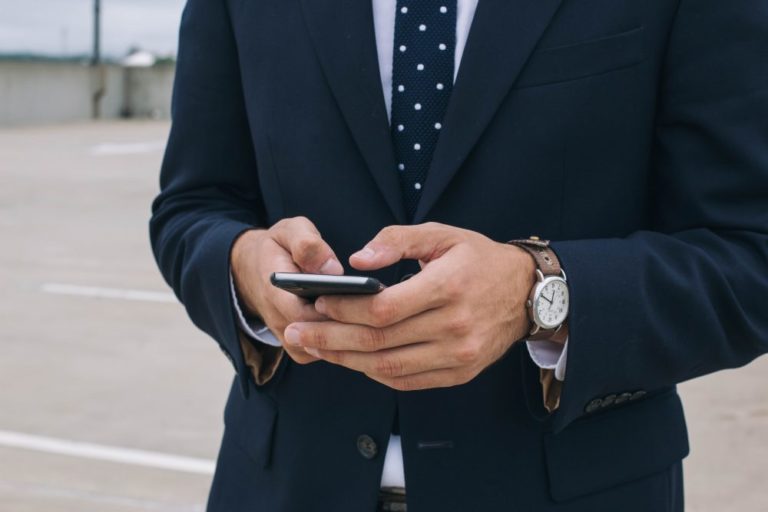 Cum ar fi ca aplicația de Mobile Banking să-ți împartă cheltuielile pe categorii? 21 | Cristian Florea Cum ar fi ca aplicația de Mobile Banking să-ți împartă cheltuielile pe categorii? - Photo by Kait Loggins