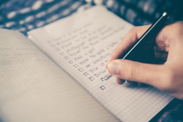 10 lucruri la care sa fii atent inainte sa trimiti un newsletter - infografic - Photo by Glenn Carstens-Peters