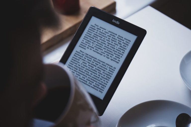 Cum transformi o carte ePub într-una pregătită pentru Kindle 25 | Cristian Florea ebook kindle - Photo by freestocks.org