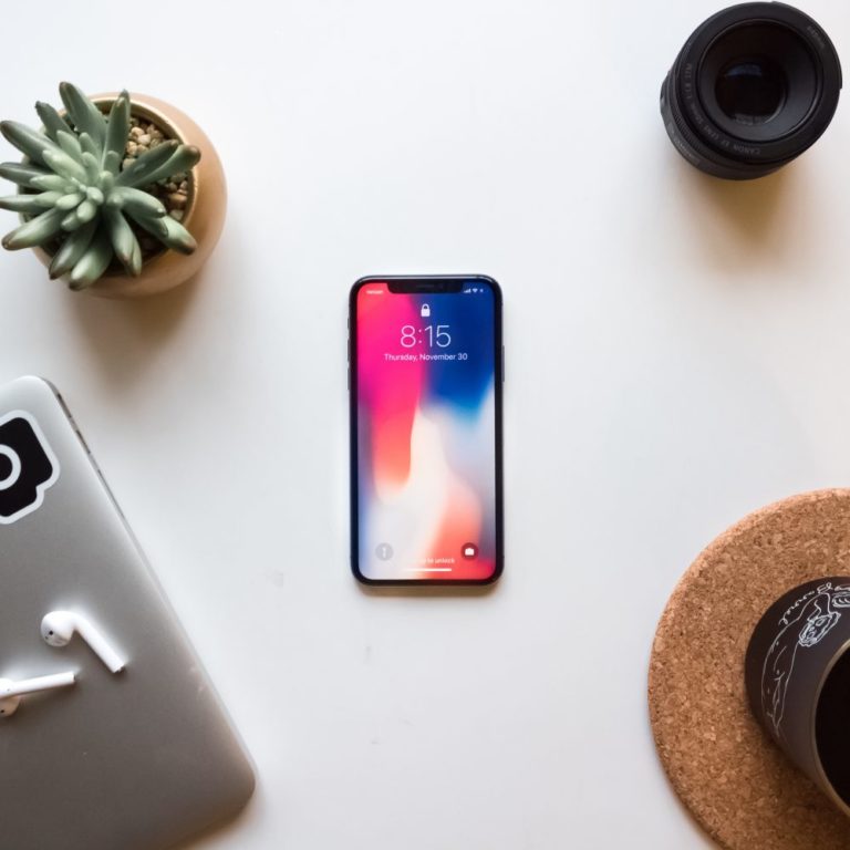 Cum să scrii ușor cu diacritice pe iPhone - Photo by Ben Kolde