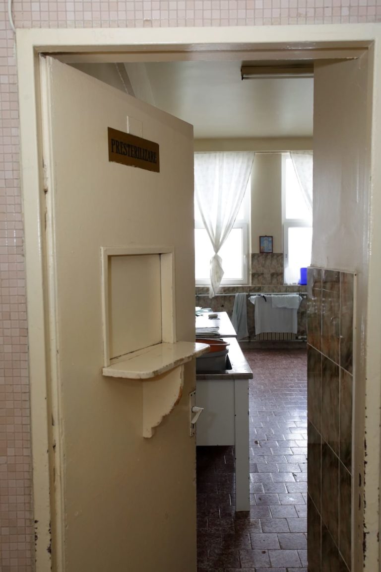 Secția de Terapie Intensivă pentru nou-născuți din Constanța a fost renovată după 51 de ani 14 | Cristian Florea Secția de Terapie Intensivă pentru nou-născuți din Constanța a fost renovată după 51 de ani