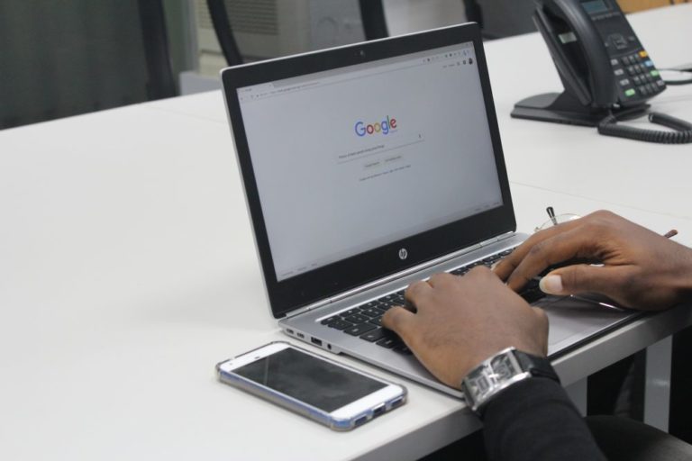 Google face o schimbare majoră în algoritm. Va afecta 1 din 10 căutări în engleză 2 | Cristian Florea Google face o schimbare majoră în algoritm. Va afecta 1 din 10 căutări în engleză 1 | Cristian Florea