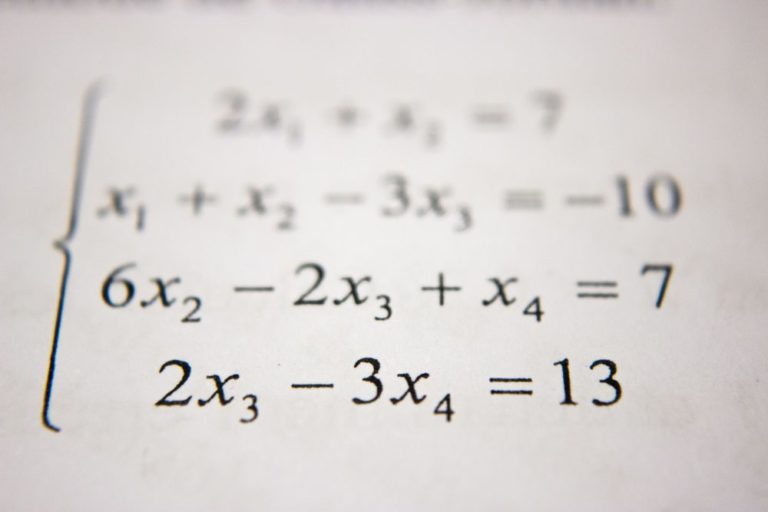Rezolvare probleme matematică cu o aplicație de smartphone