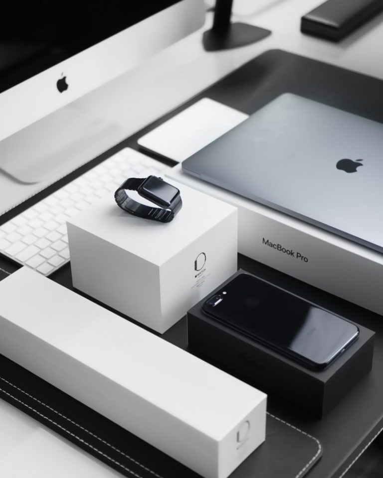 Contact Apple România: cum discuți în română cu reprezentanți Apple - Photo by Julian O'hayon