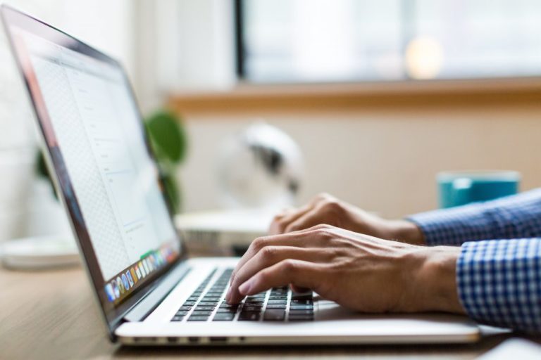 Am folosit laptopul timp de 1.616 ore în 2019, cu 338 de ore mai mult decât în 2018