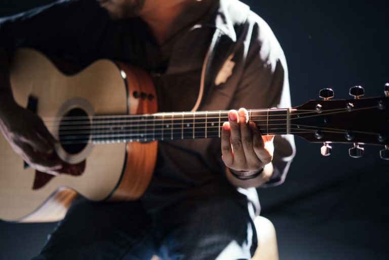 Muzică, teatru și tutoriale live gratuite într-o platformă făcută de Vodafone. Iată programul 8 | Cristian Florea Muzică, teatru și tutoriale live gratuite într-o platformă făcută de Vodafone. Iată programul