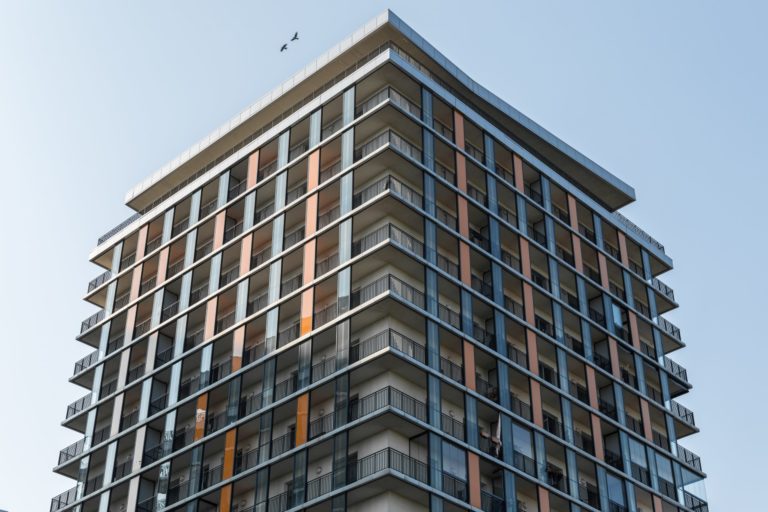 București, pe primul loc în topul orașelor potrivite pentru remote working 12 | Cristian Florea low angle photograph of beige and orange concrete building