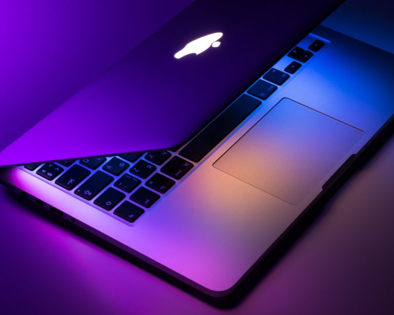macOS 10.15.5 îți spune dacă bateria MacBook-ului tău e în stare bună sau nu