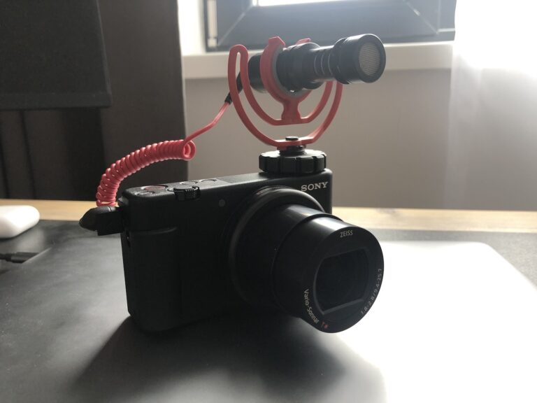 Am testat Sony ZV-1, una dintre cele mai bune camere de vlogging